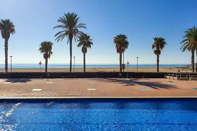 Appartement en front de mer avec 4 piscines, climatisation, Wi-Fi et parking à Torredembarra