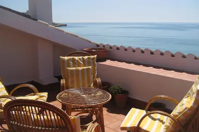 Image de At303 Botigues de Mar: Casa de 3 plantas con una terraza con vistas magnĂficas del mar