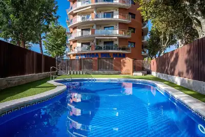 Appartement familial 2 ch près de la plage avec piscine et parking, Torredembarra