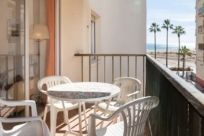 Image de At129 Torremar Ii: Apartamento para 4 personas en primera línea del mar