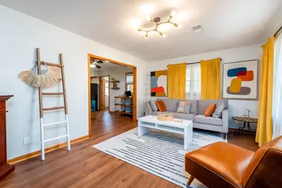 Image de Convenient Mid Century  Sleeps 6 in Parsons, Tn