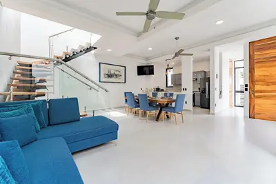 Image de Modern Duplex Near the Beach