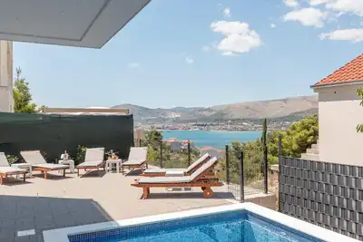 Image de Maison de vacances pour 8 personnes env. 380 qmà Mastrinka, Dalmatie (Centre de la Dalmatie)