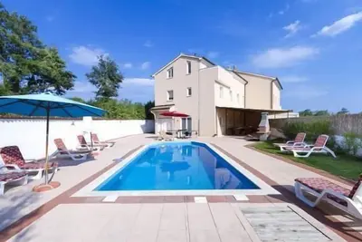 Image de Maison de vacances Cere pour 1 - 16 personnes avec 10 chambres à coucher - Maison de vacances
