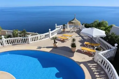 Fantastic villa with pool - directly on the sea cliff.