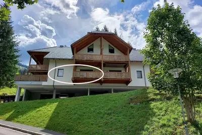 Image de Alpenflair-Inciting ski-to-door apartment