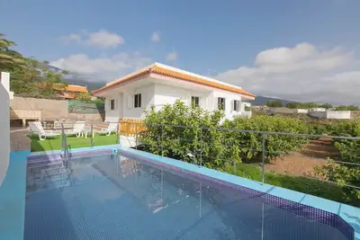 Image de Finca \"Maison Clemente, piscine privée\" avec vue sur la mer, terrasse privée et Wi-Fi.