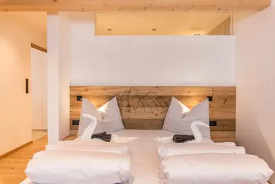 Image de \"Planerhof Apartment Edelweiss\" avec vue sur les montagnes, terrasse partagée et Wi-Fi.