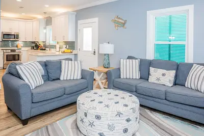 Image de Oasis Cottage Steps From The Beach (Ask about our snowbirds rates)