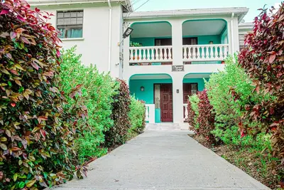 Image de 3 Bedrooms in paradise w/fruit trees 3 mins-Oistins!