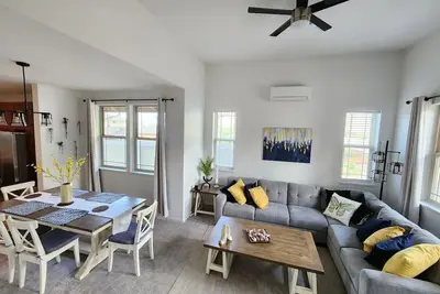 Image de Brand New 4bhk Home! Ocean and Mountain View!