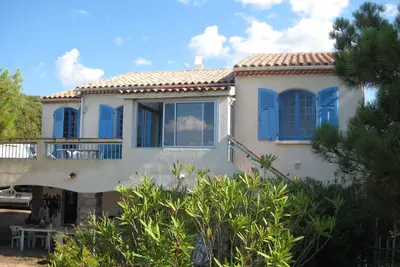 Image de La Roseliere - Feet in the water, apartment on the edge of the beach