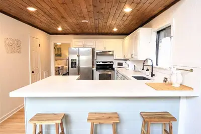 Image de Cottage-feel Cabin w\/ Lake View