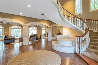 Image de Gorgeous Retreat w/private Pickleball court! ! ! Only 3 min from Sandalwood Manor