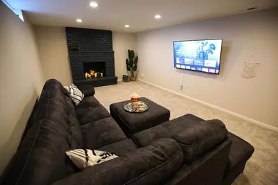 Image de Cozy Spacious Home Near Dt, Ski, Sled & Skate Parks