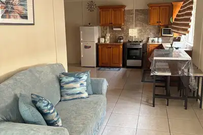 Image de Bright & Breezy Budget Stay Near Airport & South Coast(Sleeps 3)
