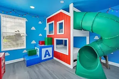 Image de 8 bdrms! Theatre! Game Room-4 Xboxes! Harry Potter, Toy Story, & Up Bedrooms!