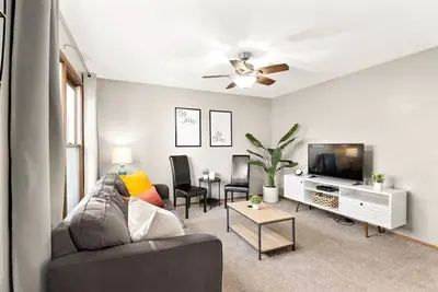 Image de Jeff 1 · Cute 2Bed 1. 5Bath Duplex w Garage by Walking Trail