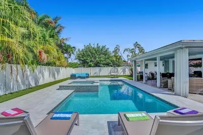 Image de Gorgeous 4br Brand new Htd Pool & Jacuzzi 1Mile