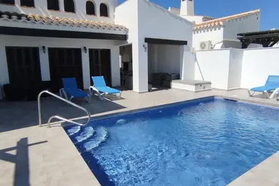 Image de 1st line Luxury Golf Villa (3) with Private Pool, full sky package!