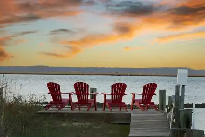 Image de A Shore Joy - Private Pool - Waterfront with Pier!