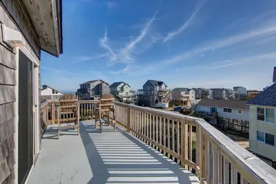 Image de Semi-Oceanfront home with direct access to the beach!