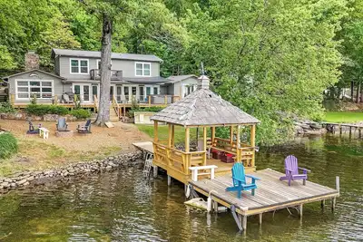 Image de Lakefront Seclusion! - Updated! Dock, Hot tub, fire pit, pet friendly with fee,