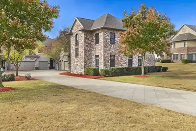 Image de Large Condo! Great Location!