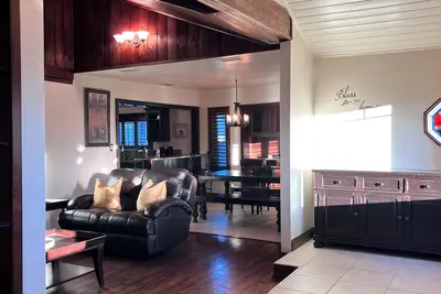 Image de Peaceful Historical Home, close to great hiking trails. \nnear downtown Riverside.