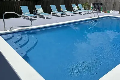 Image de Home with Pool minutes from Downtown and the Bay!