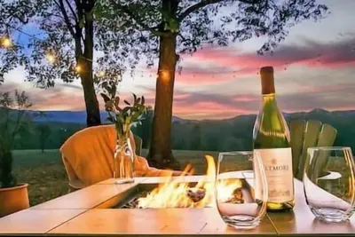 Image de Yes we need you! Spacious w/ amazing view!