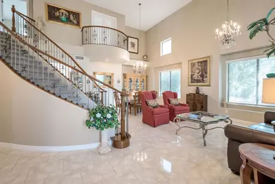 Image de Gorgeous Chandler Lakeview Estate