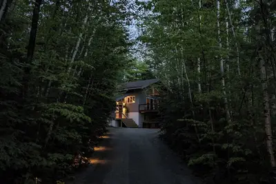 Image de Modern Mountain Chalet Minutes from Skiing & Attractions