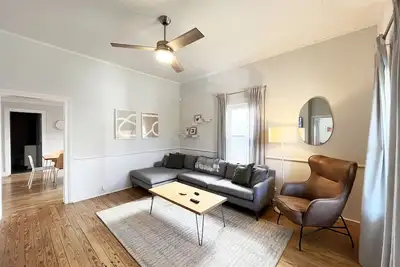 Image de Cozy, Historic Downtown Durham Home - 1/4 mile from American Tobacco Campus!