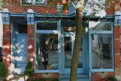 Image de Brady St Modern 2 Bedroom 1 1/2 Bath Luxury Unit