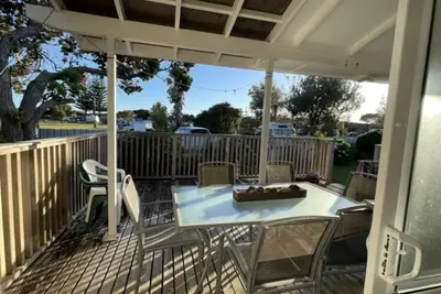 Image de Fabulous Kiwi Bach, steps away to beautiful Waipu Cove beach!