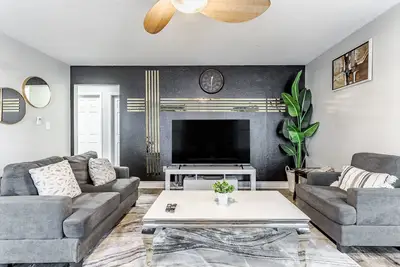 Image de King Size Bed Bungalow with a Gym in Indianapolis