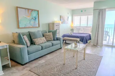 Image de Luxurious Oceanfront Queen Suite - Completely Renovated & sleeps 2-4! Palace Resort Unit 701