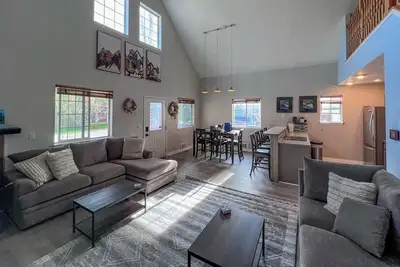 Image de Cozy Idaho Mountain Cottage- Close to downtown and Targhee Resort Ac new in 2023