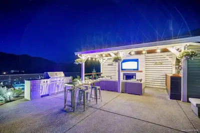 Image de Beautiful Mountain Views 3 bedroom, 2 bathroom guest suite w/hot tub  & Sauna