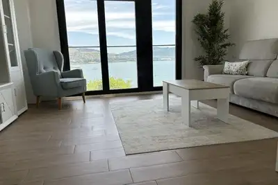 Image de New, luxury, oceanfront apartment