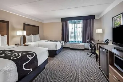 Image de Your Home Away From Home! 2 Comfortable Units, Free Breakfast, Pools