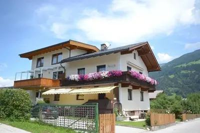 Vacation home for 8 guests with 100m² in Uderns (173230)