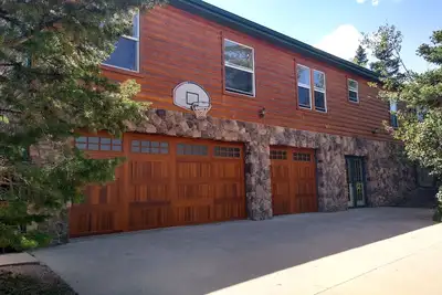 Image de Location! Nice log home in dark sky community next to several peaks