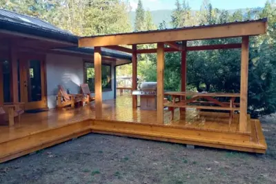 Image de Tranquil Cowichan Riverfront Home