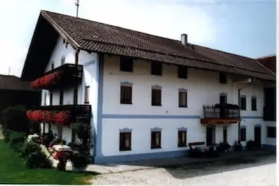 Image de Near Chiemsee: Family-friendly vacation on the **** farm, 3 bedrooms.