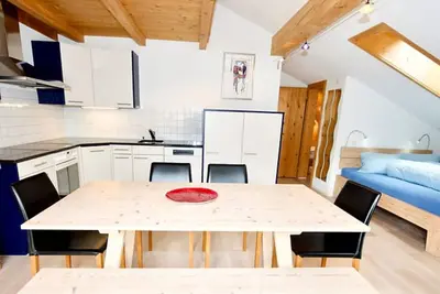 Image de Apartment with south-facing balcony, wonderful view of the mountains, close to the ski bus stop