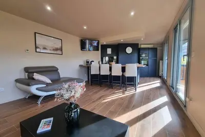 Appartement Moderne avec Balcon, Parking Privé et Espace Bien-Être à Saint-Chamond