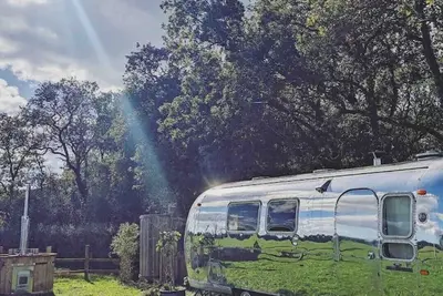 Image de Airstream, vintage American caravan & Hottub