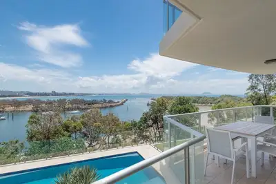Image de 2 bedroom luxurious apartment surrounded by the ocean with pool beach views